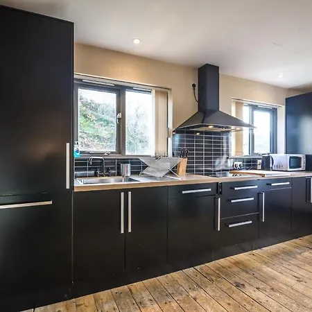 Rock Cottage - 3 Bedroom Holiday Home - Fishguard Exterior photo