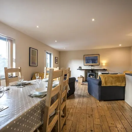Rock Cottage - 3 Bedroom Holiday Home - Fishguard Exterior photo
