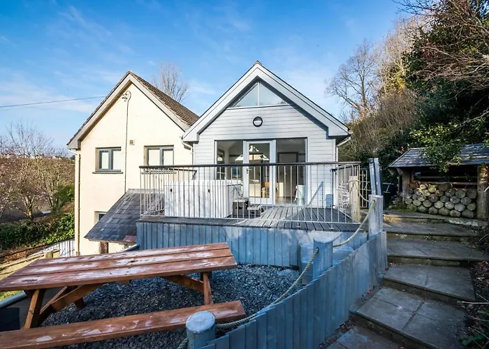 Rock Cottage - 3 Bedroom Holiday Home - Fishguard