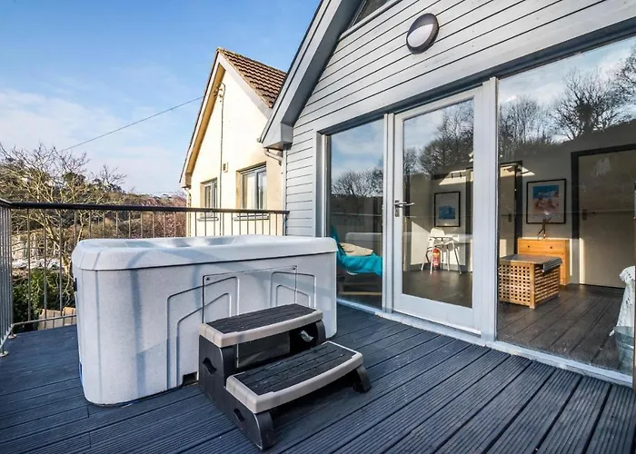 Rock Cottage - 3 Bedroom Holiday Home - Fishguard