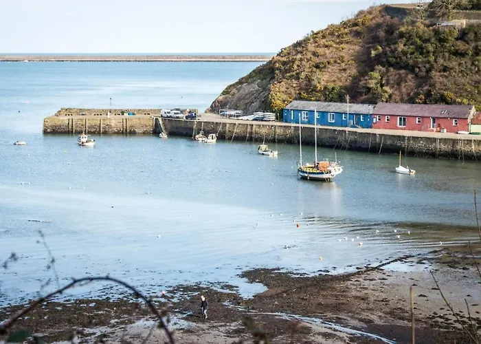 Rock Cottage - 3 Bedroom Holiday Home - Fishguard
