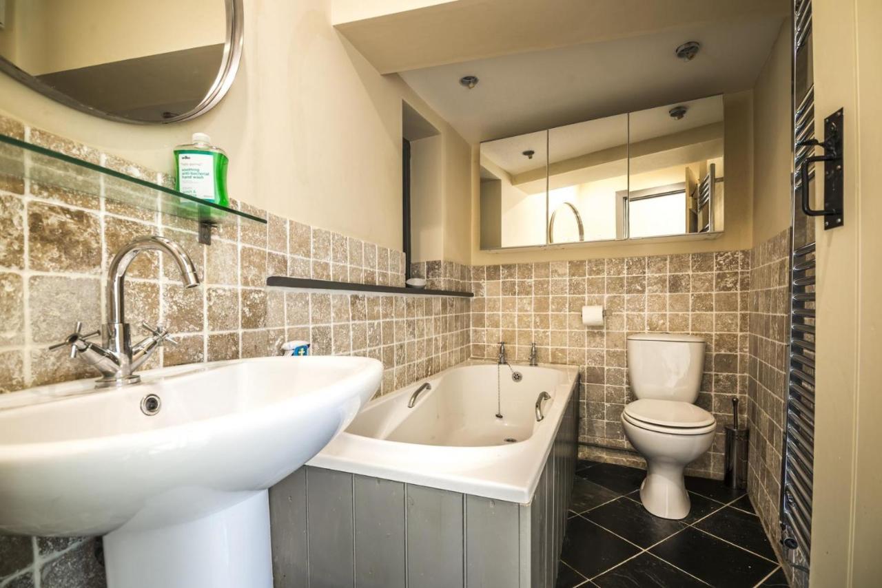 Rock - 3 Bedroom - Holiday home